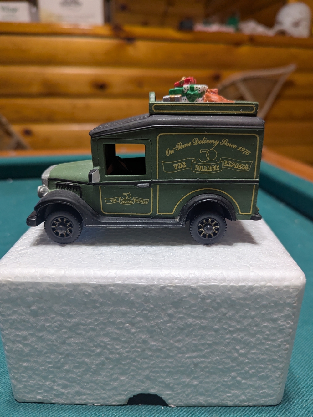 Department 56 - The Heritage Village - Village Express Van (5865-3)